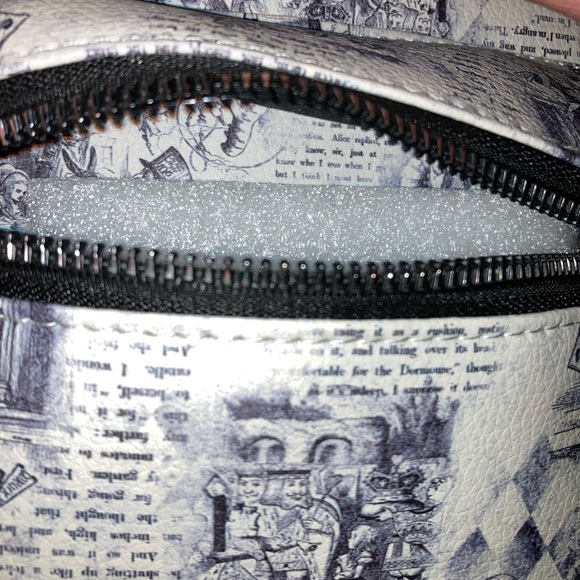 Alice in wonderland large backpack - Picture 4 of 7